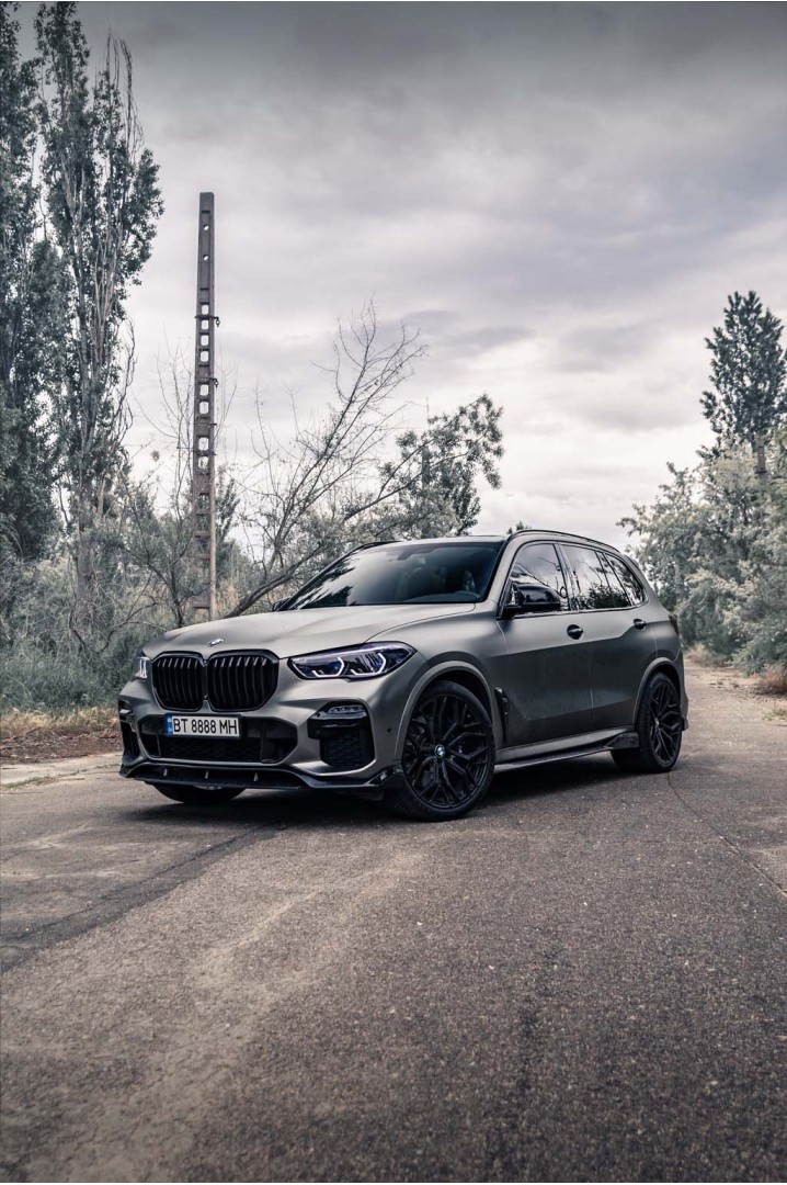 Mettaposter BMW X5 – Urban Grey Edition